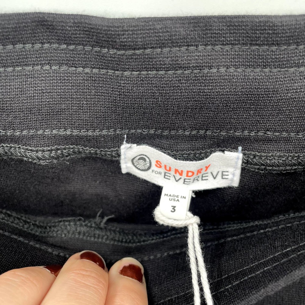SUNDRY FOR EVEREVE Sunday Skirt with Bungee Drawcord in Black // 3 (L) - Picture 8 of 10